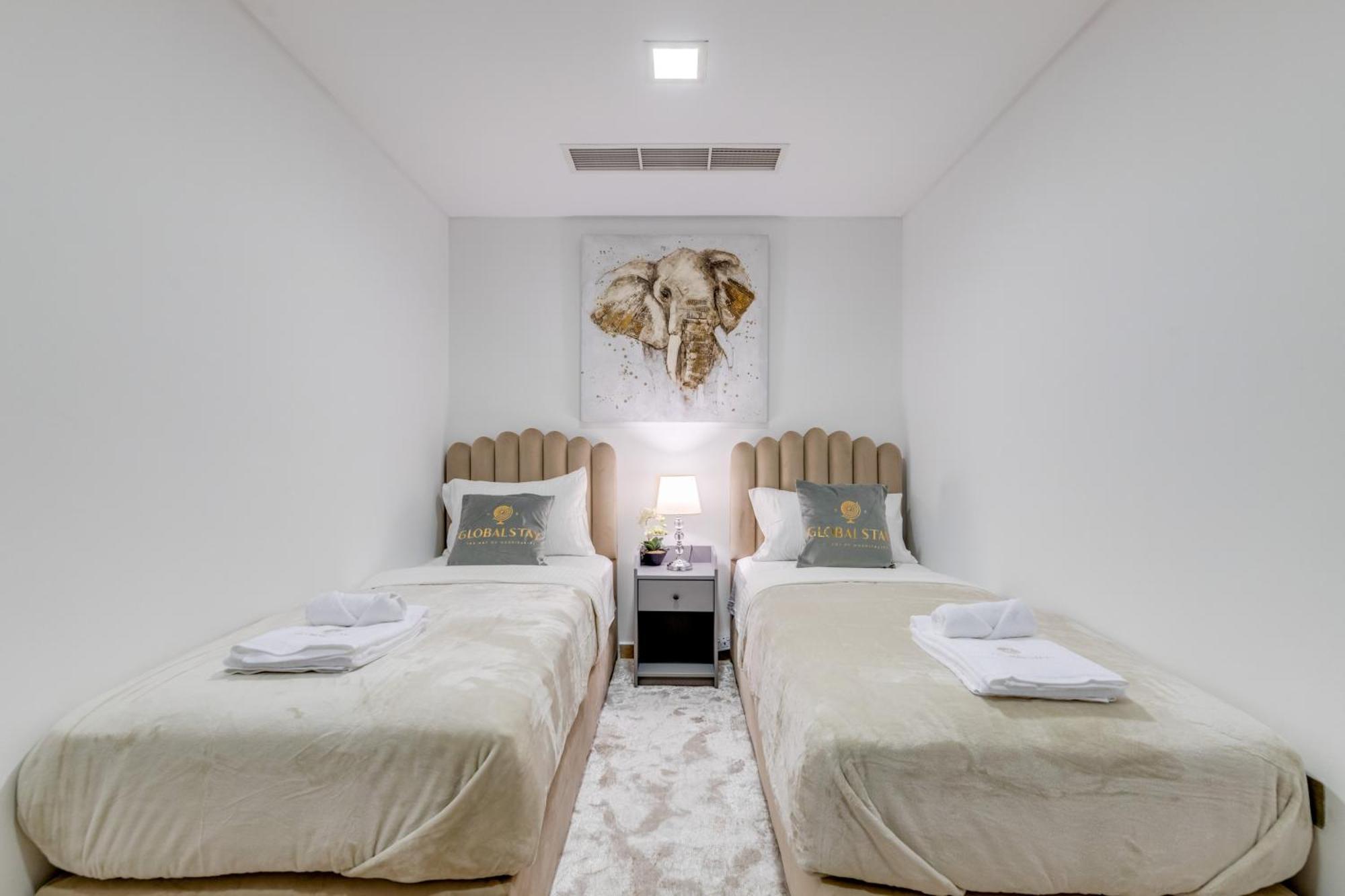 Globalstay. Luxury 3 Bedroom + Maid Townhouse With Sea View شقة